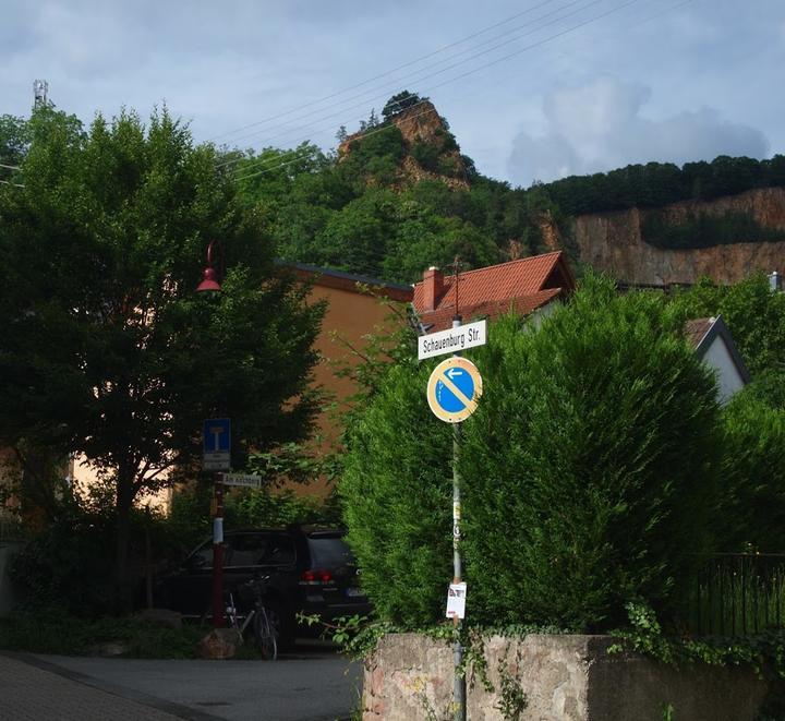 Zur Schauenburg